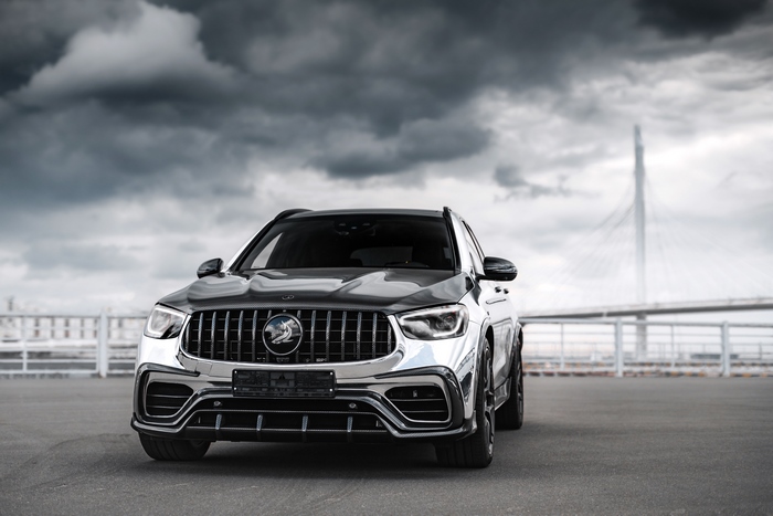 Chrome Mercedes-AMG GLC-Klasse Inferno SUV under cloudy sky