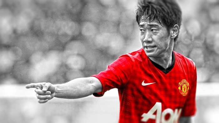 Shinji Kagawa in Manchester United jersey pointing