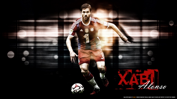 Xabi Alonso dribbling for FC Bayern Munich