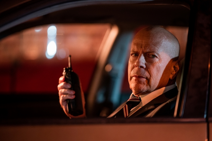 Bruce Willis in Midnight In The Switchgrass with walkie-talkie