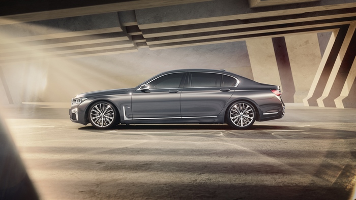BMW 740Li M Sport Individual in Modern Architecture