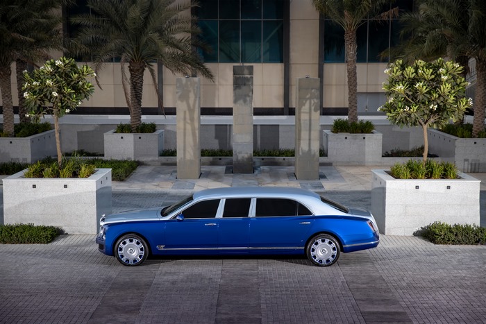 Bentley Mulsanne Grand Limousine: Blue and Silver Luxury Car