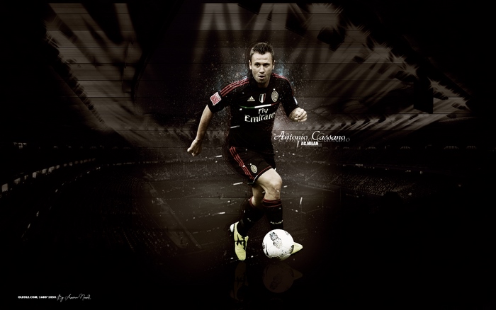 Antonio Cassano dribbling for AC Milan