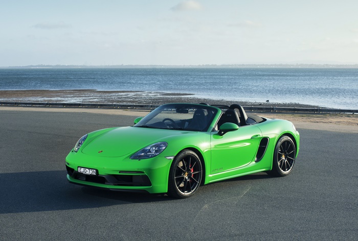 Green Porsche 718 Boxster GTS 4.0 by the Sea