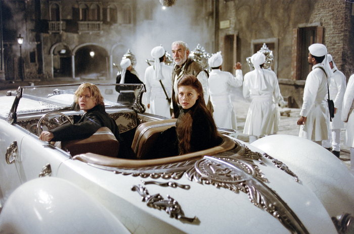 Sean Connery, Shane West, Peta Wilson on the run