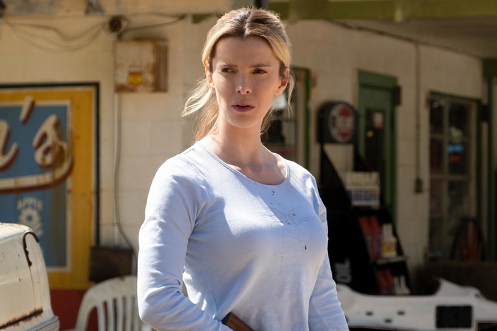 Betty Gilpin in The Hunt (2020)