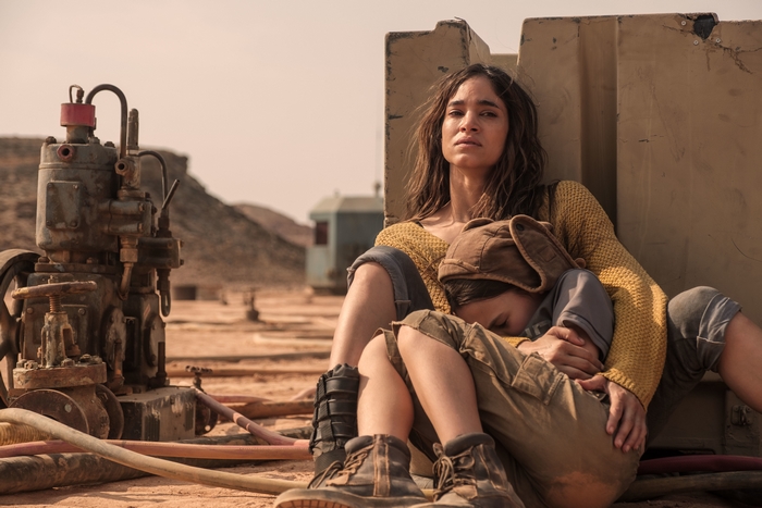 Settlers 4K Image Featuring Sofia Boutella and Brooklynn Prince