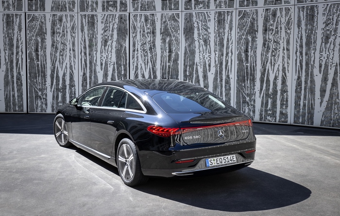 Black Mercedes-Benz EQS 580 luxury electric car