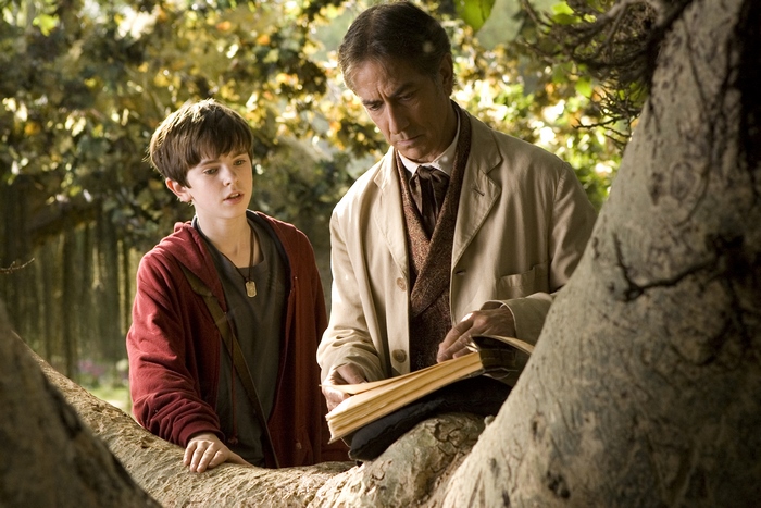 Arthur Spiderwick shows Jared Grace A Secret Book
