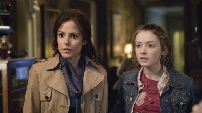 Mary-Louise Parker and Sarah Bolger as Helen and Mallory Grace