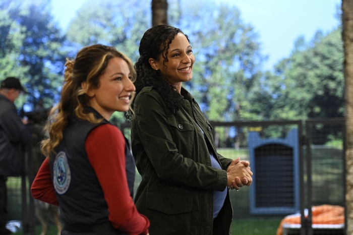 Vanessa Lengies and pregnant woman smiling in Turner and Hooch