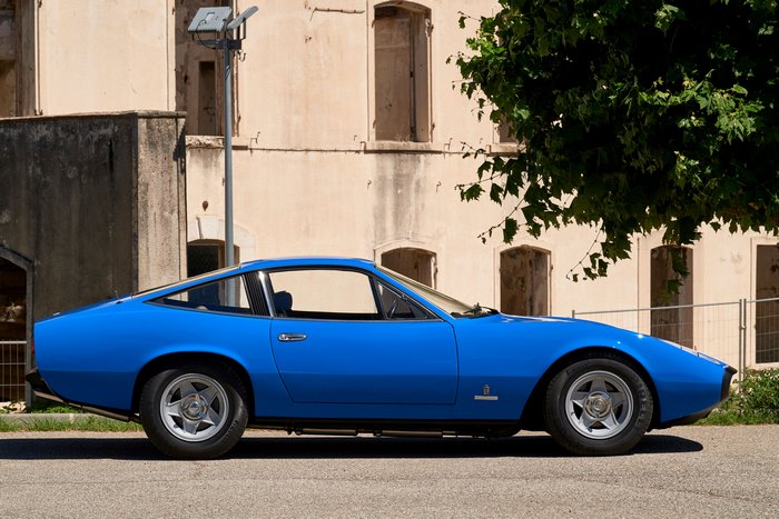 Blue Ferrari 365 GTC/4 Grand Tourer