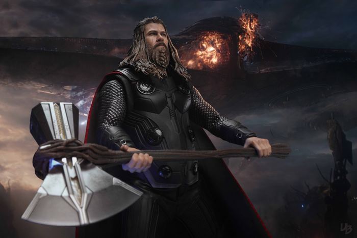 Thor wielding Stormbreaker in Avengers: Endgame battle