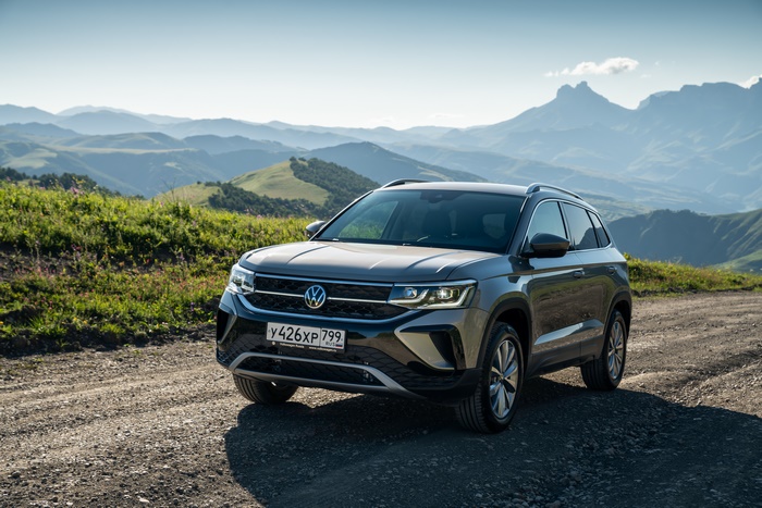 Volkswagen Taos 4MOTION SUV in scenic mountains