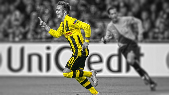 Mario Götze celebrates in Borussia Dortmund kit