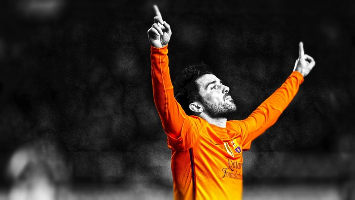 David Villa points up in FC Barcelona kit