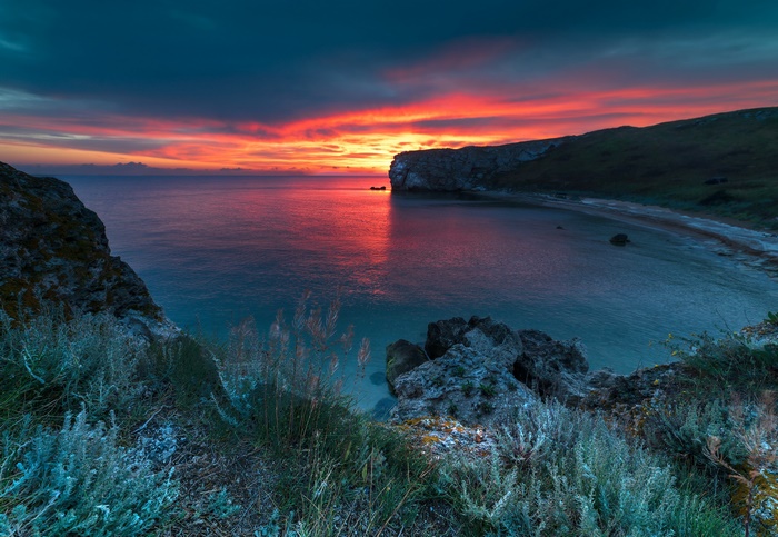 Vibrant Sunset over Coastal Horizon