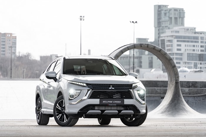 White Mitsubishi Eclipse Cross 4K SUV