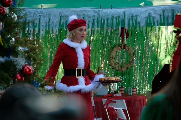 Uma Thurman as Santa Claus in The War With Grandpa 4K