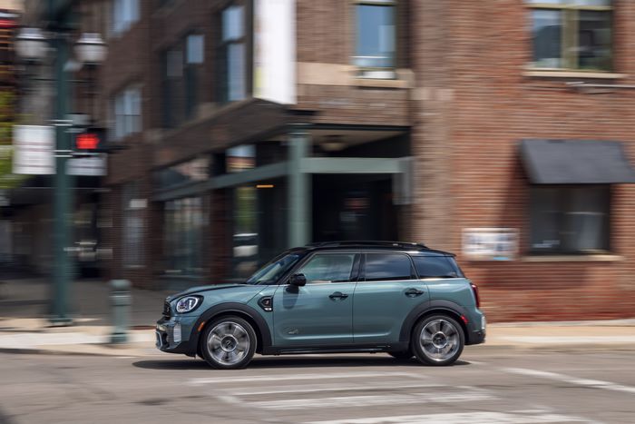 2021 Mini Cooper S Countryman driving on city street