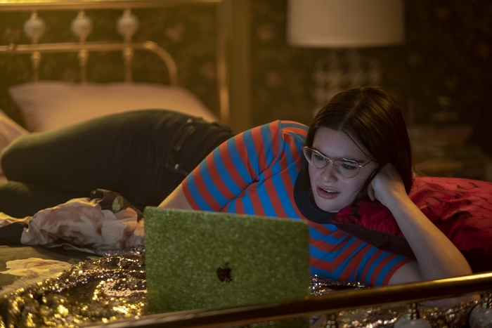 Barbie Ferreira watching laptop in bed