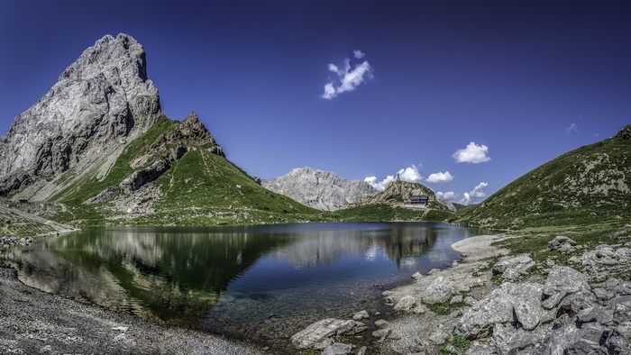 Scenic Mountain Lake Reflection Landscape