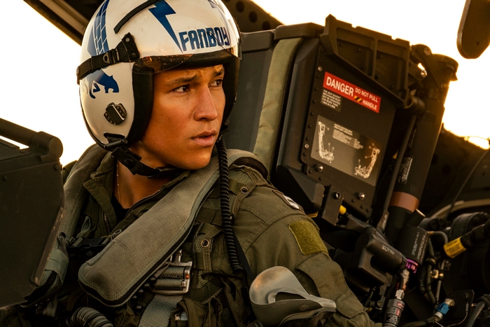 Top Gun Maverick: Danny Ramirez in the cockpit