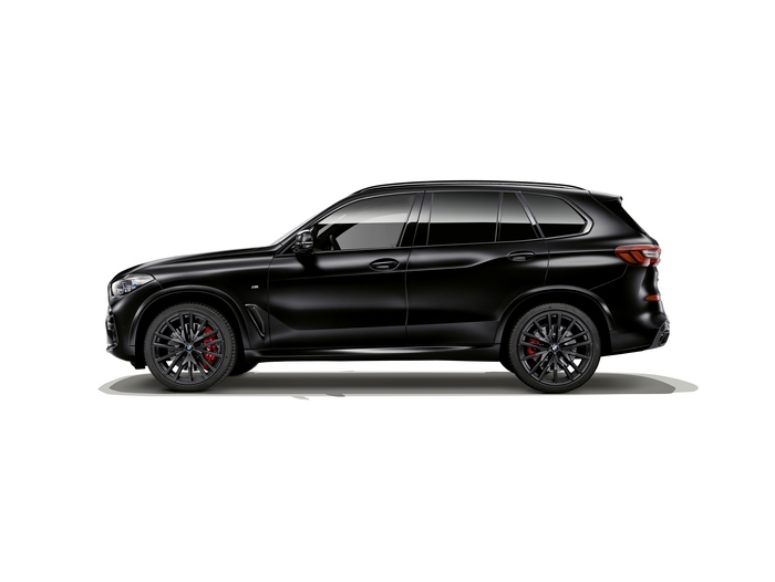 Black BMW X5 M50i "Edition Black Vermilion" SUV