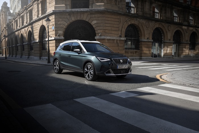2021 SEAT Arona Xperience on city street