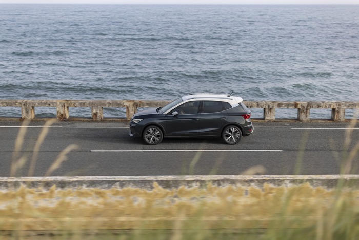 2021 SEAT Arona Xperience driving by the ocean