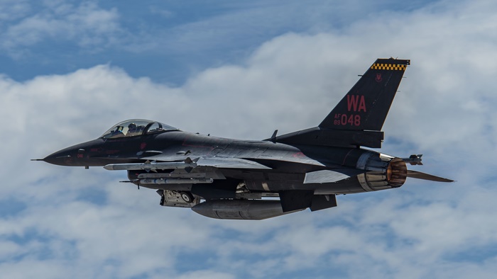 General Dynamics F-16 Fighting Falcon in flight