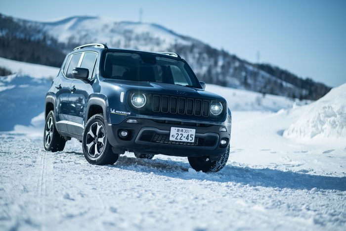 Jeep Renegade Trailhawk 4xe in snowy landscape