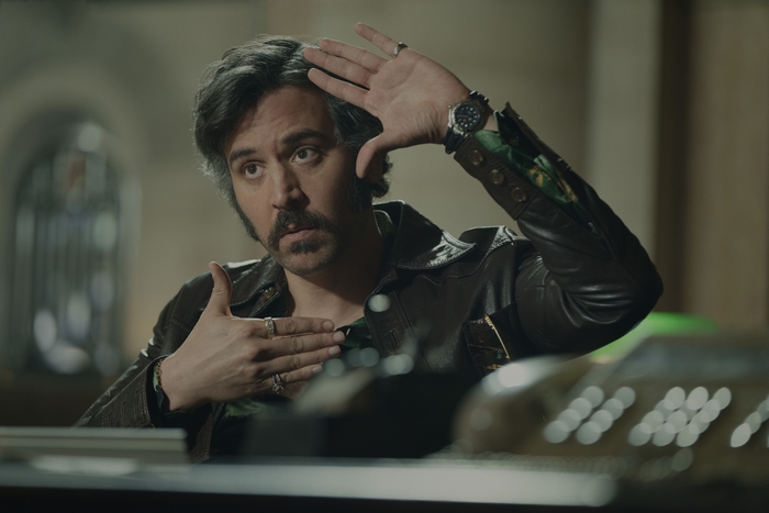 Josh Radnor in Hunters 4K