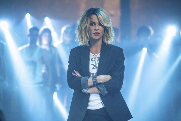 Kate Beckinsale in Jolt with blue lights