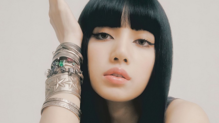 Lisa from Blackpink wearing bracelets