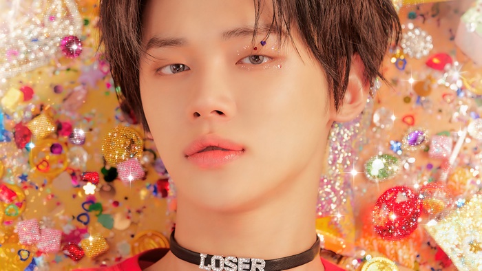 Yeonjun from TXT wearing a 'LOSER' choker