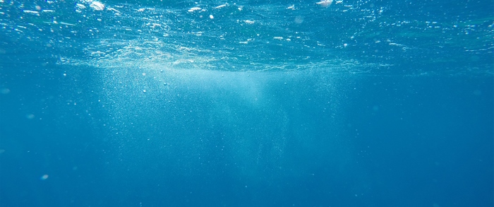 Underwater bubbles and light rays