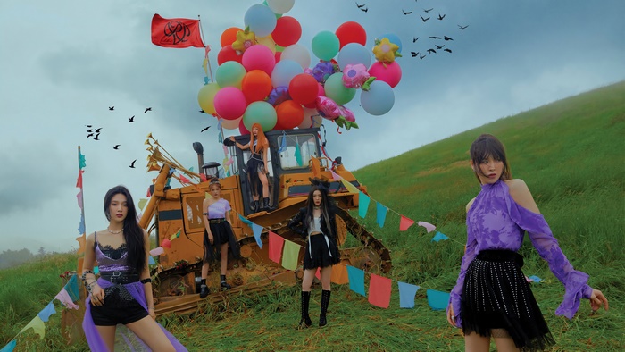 Red Velvet members with balloons and bulldozer
