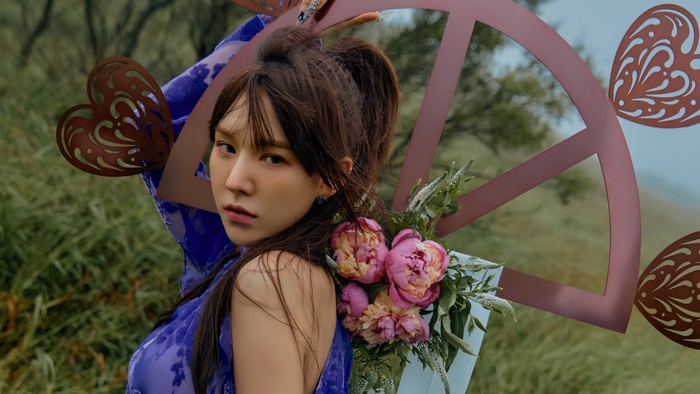 Wendy from Red Velvet with flowers and heart decorations