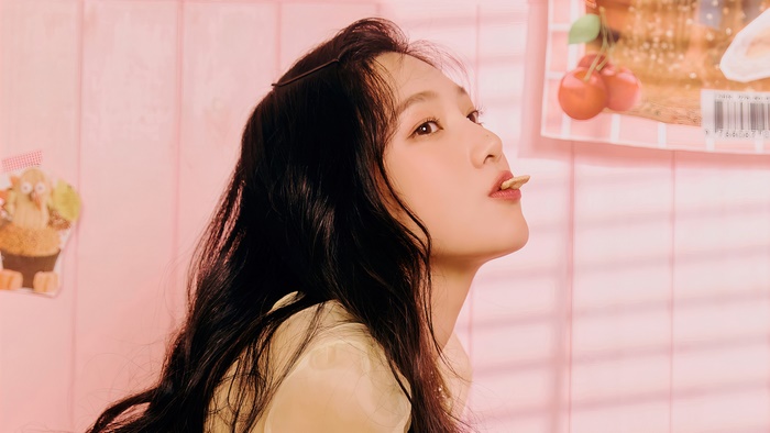 Joy from Red Velvet eating a snack