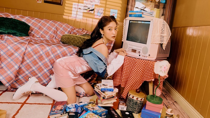 Yeri from Red Velvet in a retro room