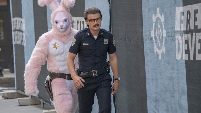 Guy and a bunny mascot from Free Guy 4K