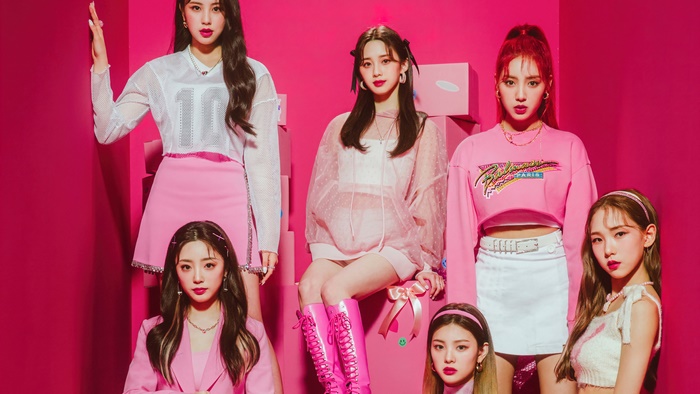 Lightsum members in pink outfits