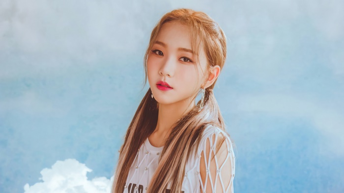 Huiyeon from Lightsum in 4K
