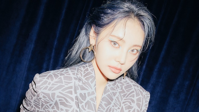 Jinsoul from Loona in Paint The Town 4K