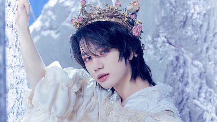 Beomgyu from TXT wearing a crown