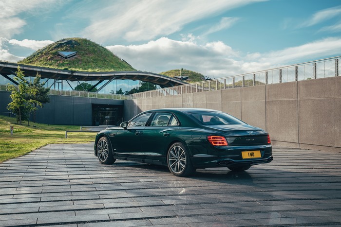 Green 2021 Bentley Flying Spur Hybrid luxury car