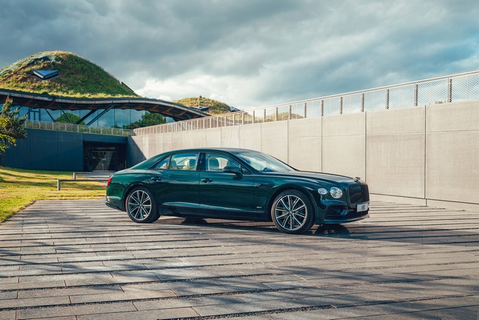 Green 2021 Bentley Flying Spur Hybrid luxury car