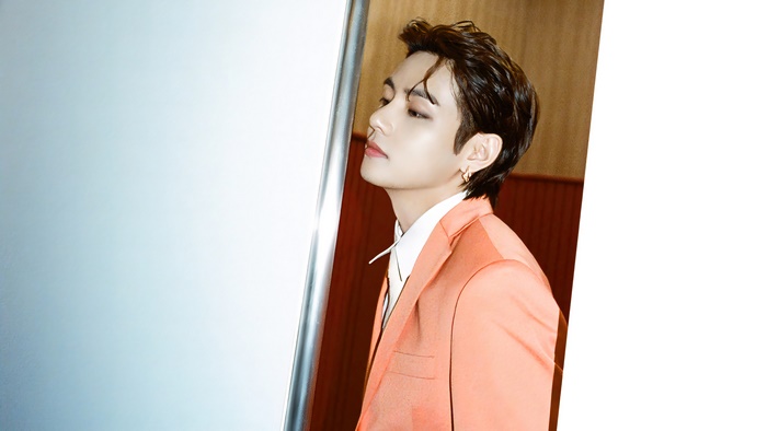 V from BTS in orange suit
