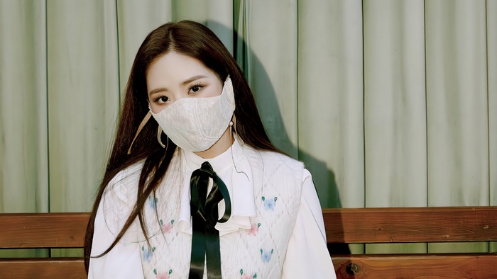 Jiwon from fromis_9 in 4K